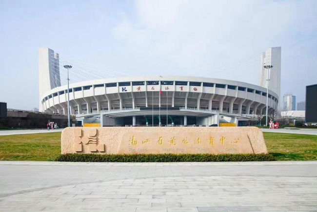 什么电脑、ipad，都要给他们置办上。
